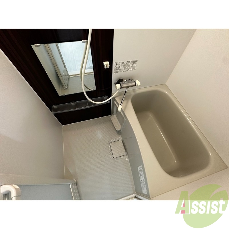 バス・シャワールーム　コチラで日々の疲れを癒し、リラックスしてください