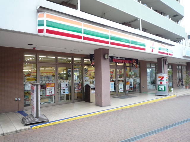 コンビニ　セブンイレブン横浜上大岡駅前店（コンビニ）まで40m