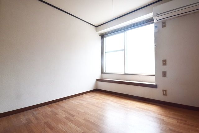 居室・リビング　別号室参考写真