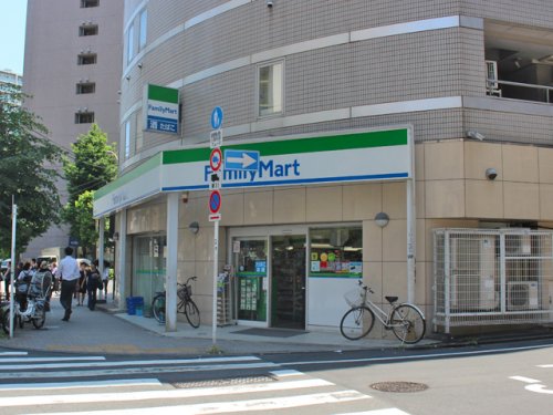 コンビニ　ファミリーマート 大塚駅北口店（コンビニ）まで87m