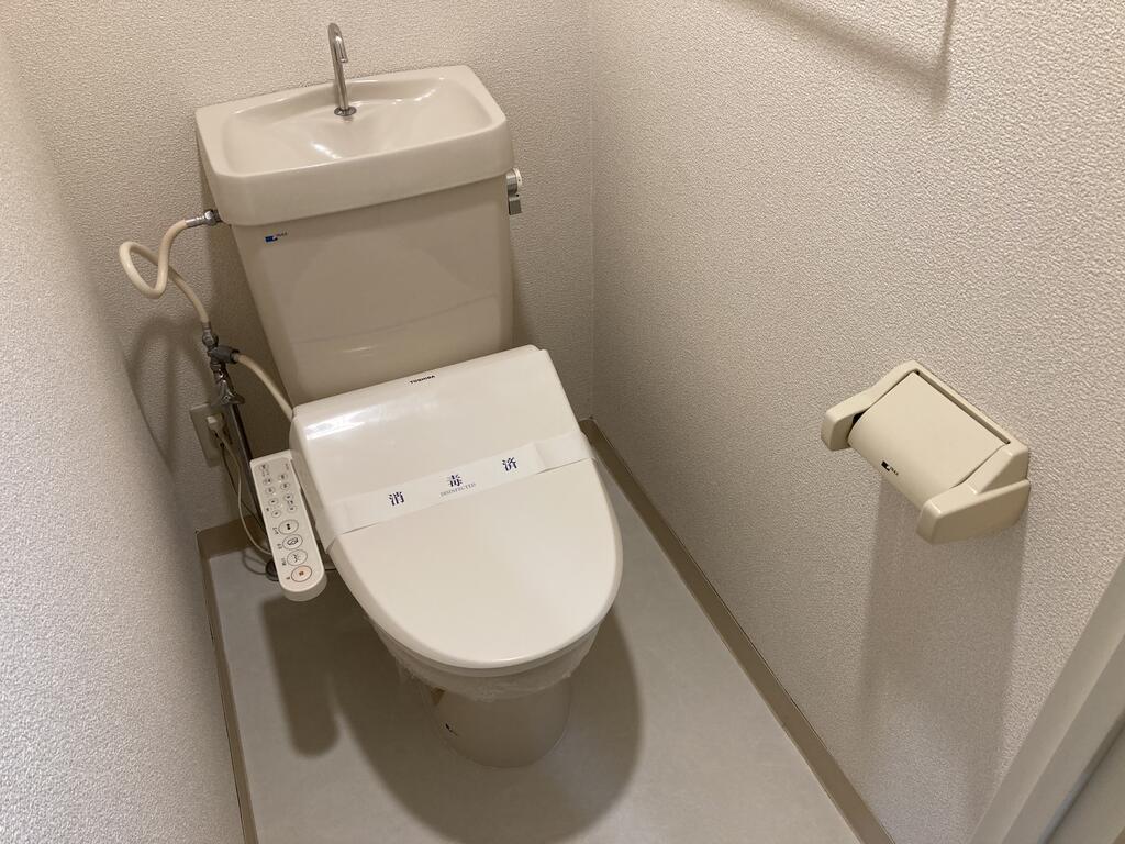トイレ　温水洗浄便座　収納スペース有り