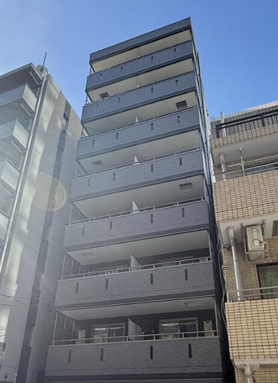 建物外観　近隣に飲食店やコンビニ等あり、お買い物や外食にも便利です