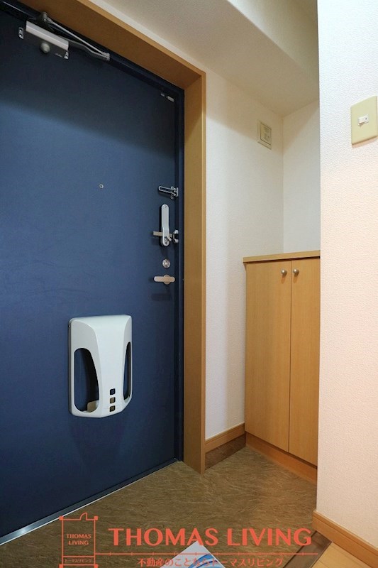 玄関　写真は別号室です。