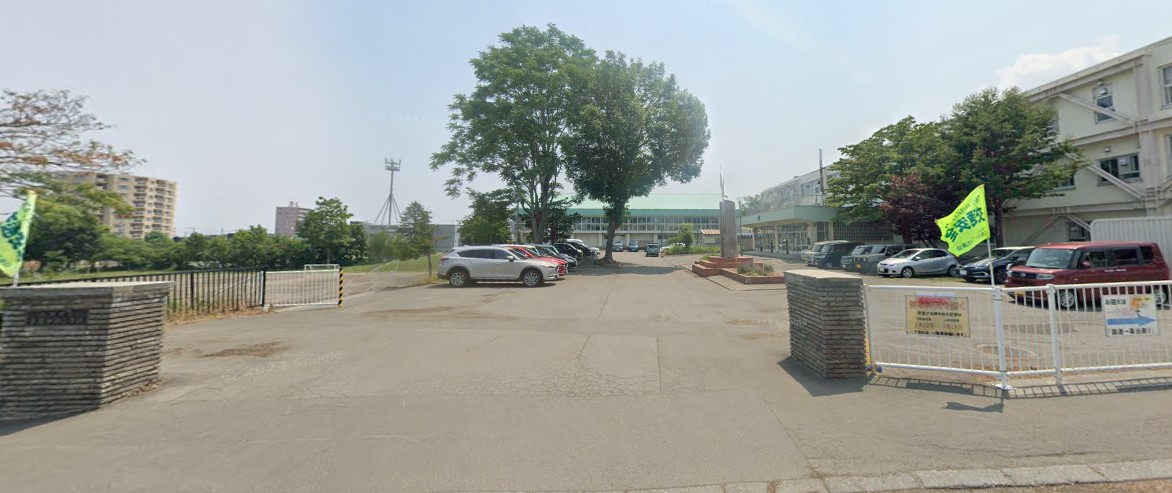 小学校　札幌市立手稲中央小学校（小学校）まで1754m