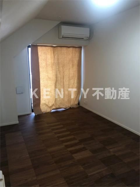 居室・リビング　こちらの居間で趣味の時間をお楽しみください