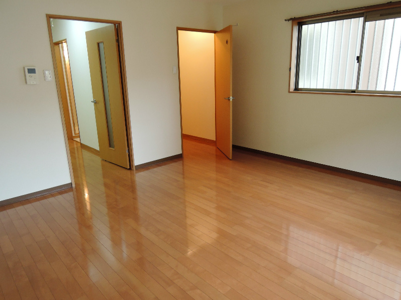 居室・リビング　床は汚れに強いフローリング！