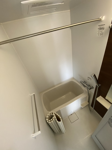 バス・シャワールーム　浴室乾燥機付き！