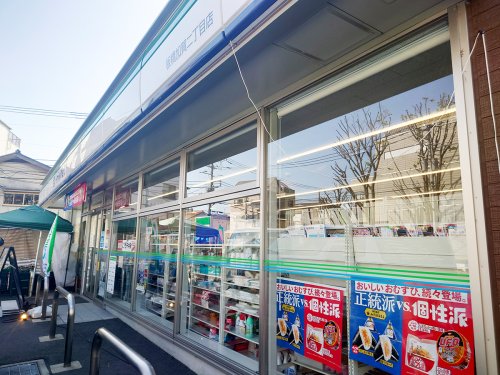 コンビニ　ファミリーマート 板橋加賀二丁目店（コンビニ）まで208m