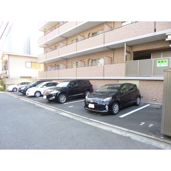 駐車場　建物前面平置き駐車場