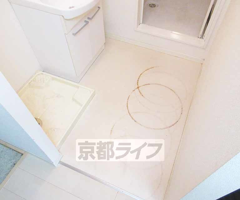 洗面設備　脱衣所もおおきめ