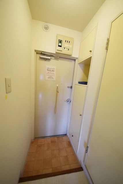 玄関　★下駄箱完備★