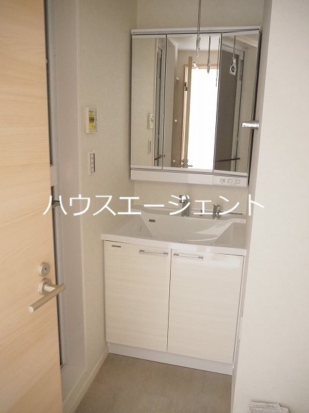 洗面設備　便利な独立洗面台※別号室参考画像