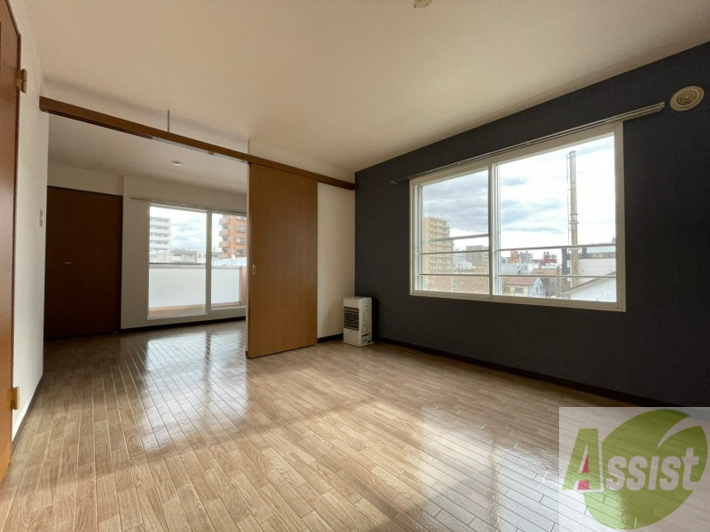 居室・リビング　広くてキレイなお部屋が広がっていて、充実した生活が送れそう。