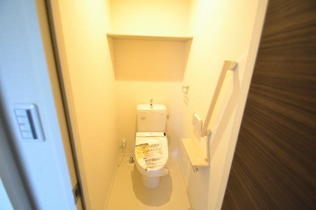 トイレ　温水洗浄便座