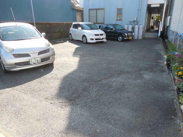 建物外観　駐車場