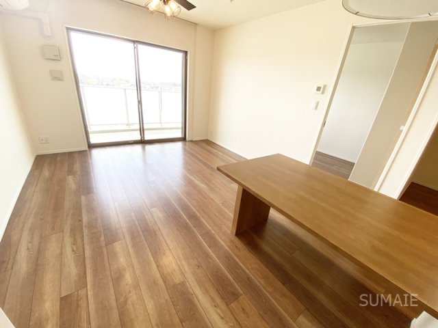 居室・リビング　明るいリビングです！