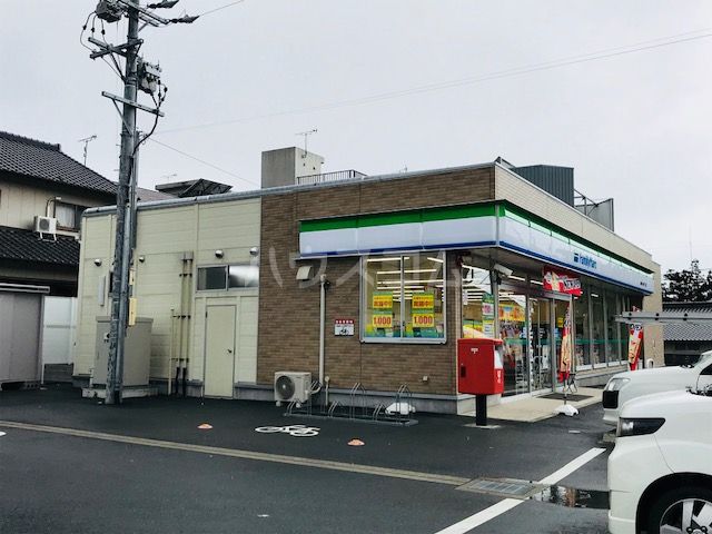 コンビニ　ファミリーマート豊橋多米東町三丁目店（コンビニ）まで912m