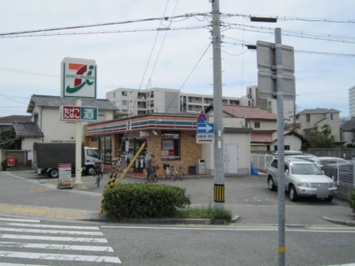 コンビニ　セブンイレブン（コンビニ）まで310m