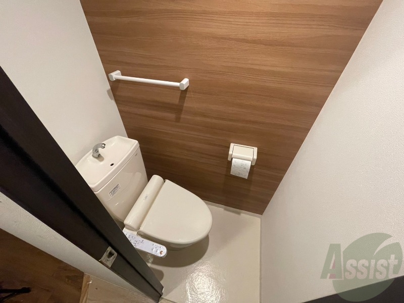 トイレ　ウォシュレット機能がついたトイレです。安心して使用できます。