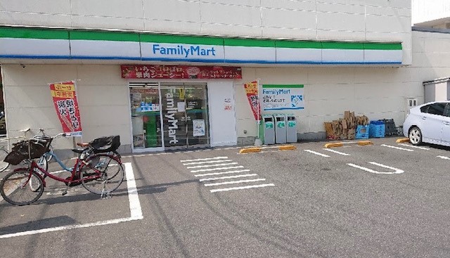 コンビニ　ファミリーマート　下馬駒沢通り店（コンビニ）まで608m