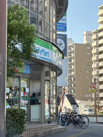 コンビニ　ファミリーマート東大曽根町店（コンビニ）まで211m