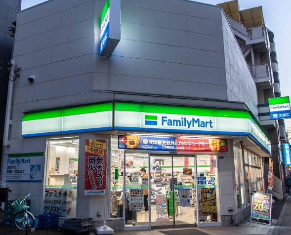 コンビニ　ファミリーマート 田端新町三丁目店（コンビニ）まで208m