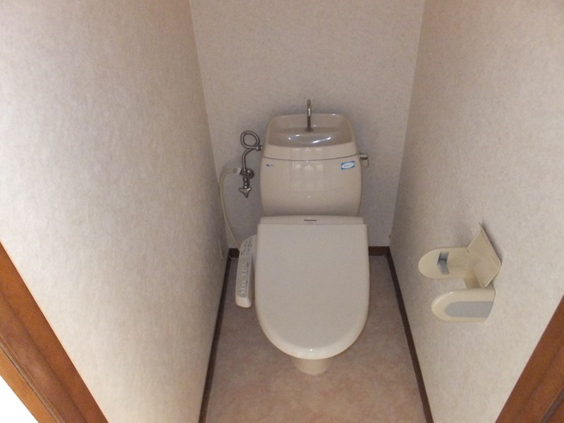 トイレ　※他号室の参考写真となります