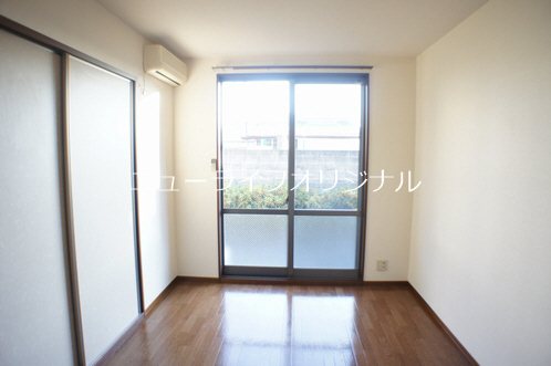 居室・リビング　夏・冬の快適生活を支えるエアコン付き☆