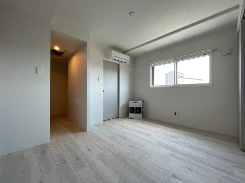 居室・リビング　広くてキレイなお部屋が広がっていて、充実した生活が送れそう。