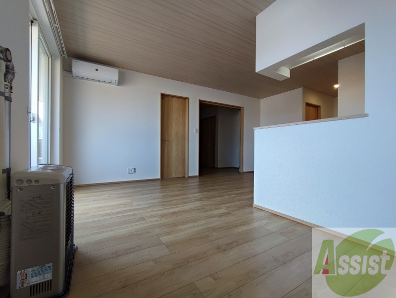 居室・リビング　広くてキレイなお部屋が広がっていて、充実した生活が送れそう。