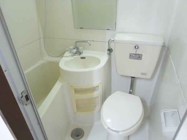 バス・シャワールーム　別部屋同間取りの写真になります。