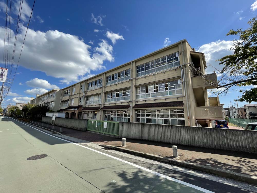 小学校　西宮市立甲東小学校（小学校）まで333m