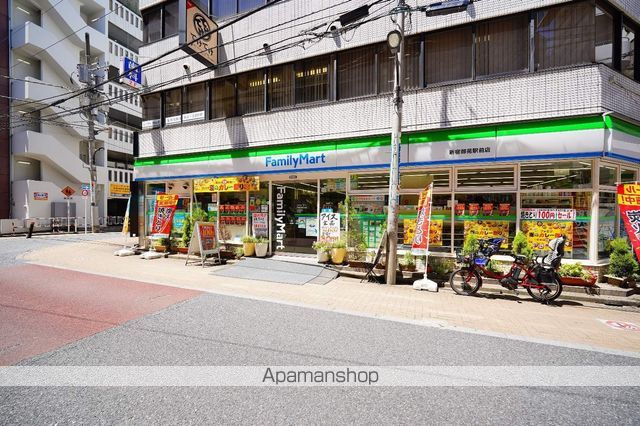 コンビニ　ファミリーマート　新宿御苑駅前店（コンビニ）まで500m