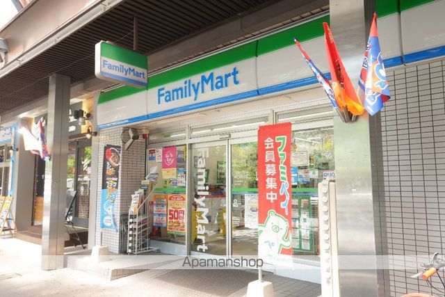 コンビニ　ファミリーマート（コンビニ）まで350m