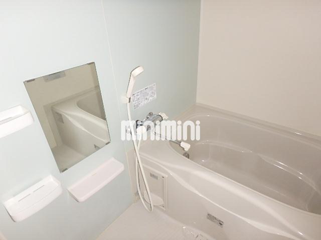 バス・シャワールーム　追い焚き、浴室乾燥機付きのお風呂です。