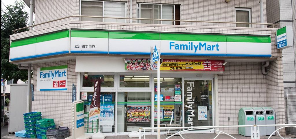 コンビニ　ファミリーマート立川四丁目店（コンビニ）まで130m