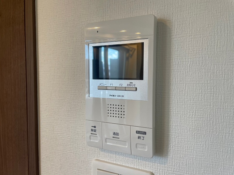 セキュリティ　ＴＶモニター付インターホンです。来客者の顔が見えるので安心！
