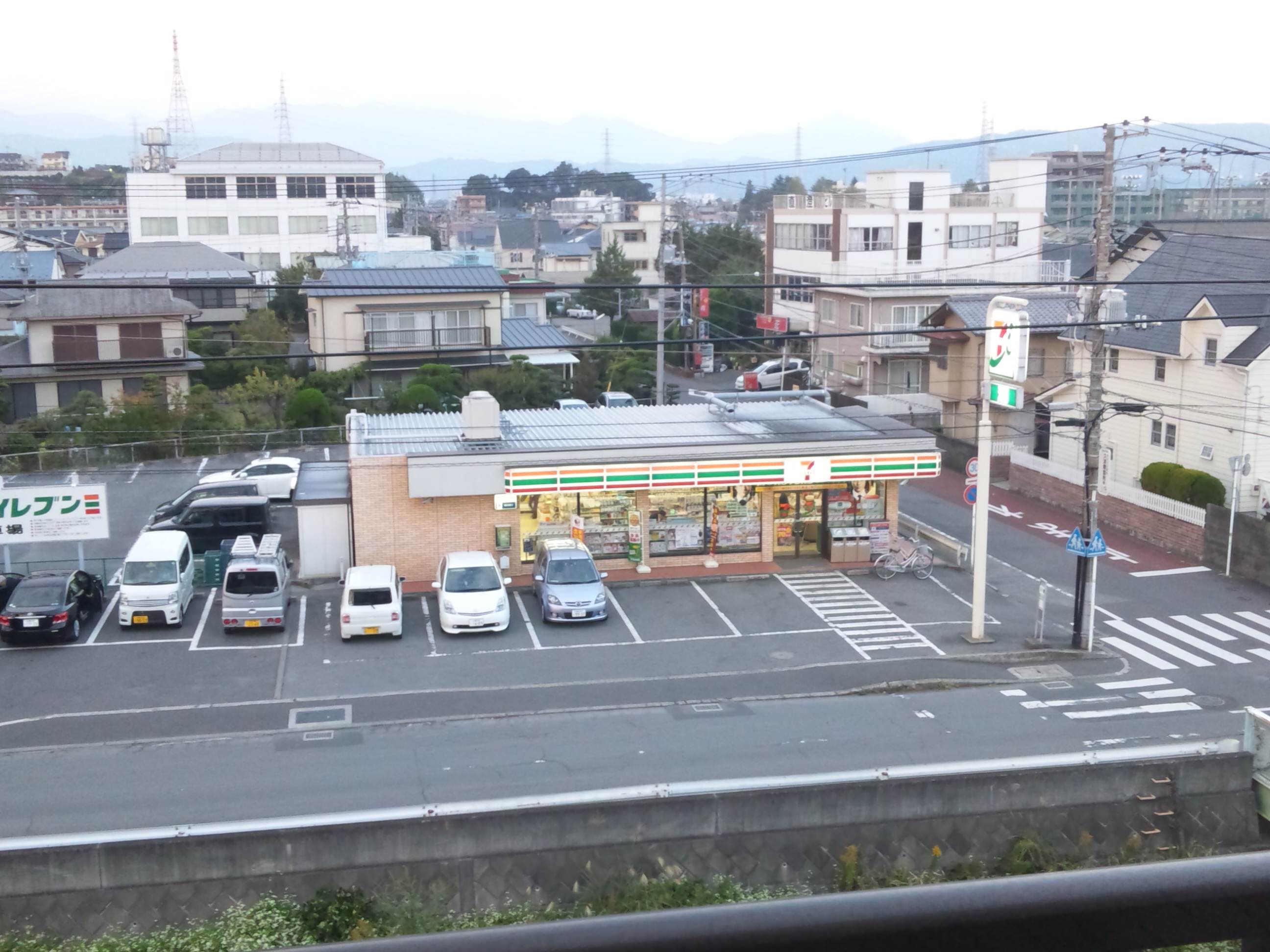 コンビニ　セブンイレブン（コンビニ）まで750m