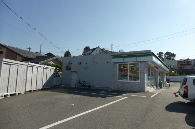 コンビニ　ファミリーマート伊勢桜木町店（コンビニ）まで950m