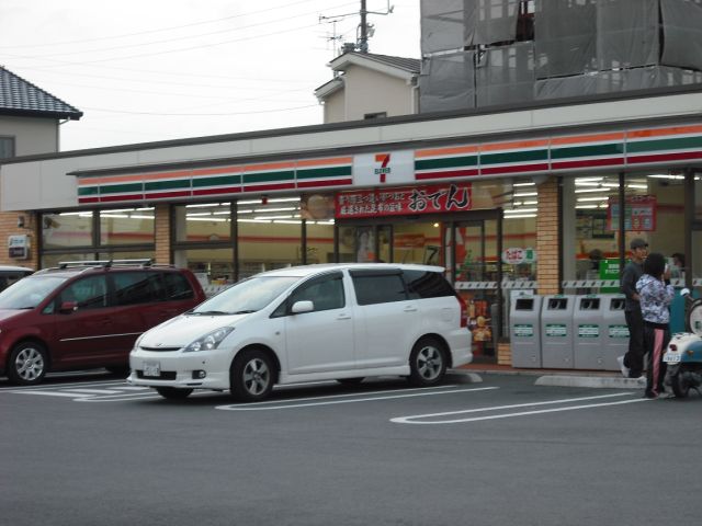 コンビニ　セブンイレブン（コンビニ）まで760m