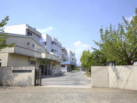 小学校　流山市立鰭ヶ崎小学校（小学校）まで870m