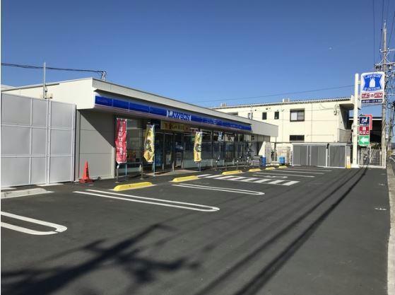 コンビニ　ローソン日本トレクス店（コンビニ）まで530m