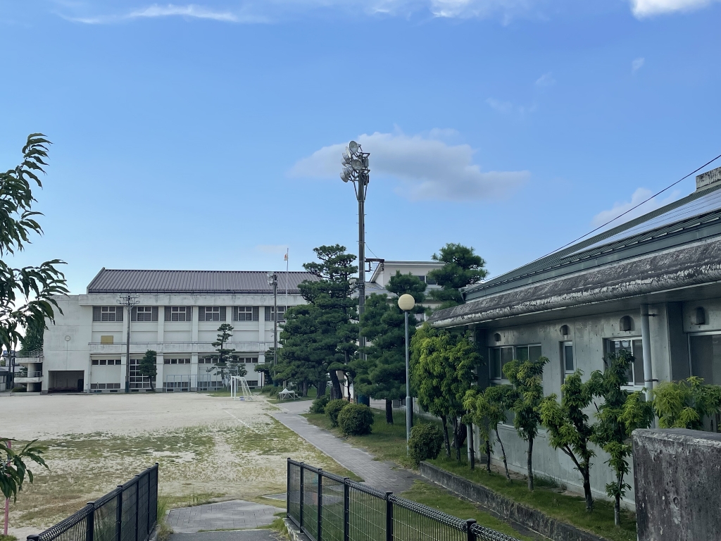 小学校　筑前町立三輪小学校（小学校）まで565m