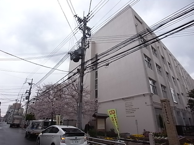 幼稚園・保育園　あずま幼稚園（幼稚園・保育園）まで300m