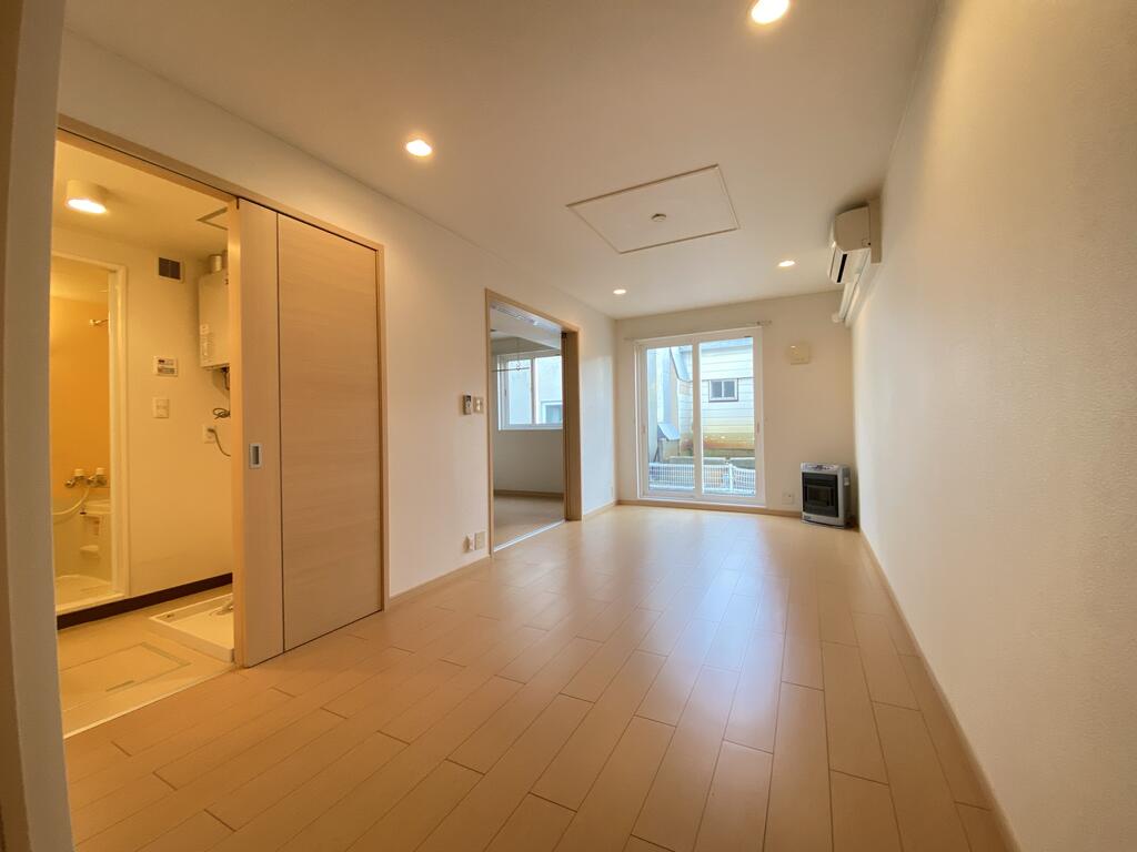 滝川市新町4丁目1LDKアパートの居間写真