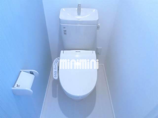 トイレ　トイレには快適温水洗浄便座つき