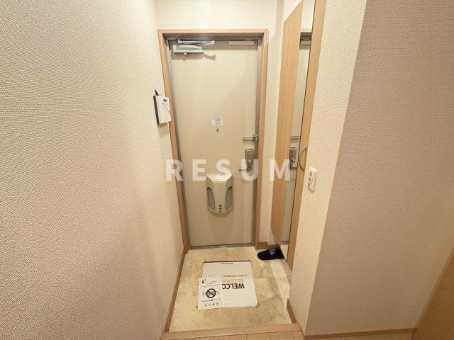 ＪＲ総武線 千葉駅 バス乗車時間：15分 最寄りバス停で下車 徒歩4分 3階建 築11年の玄関写真