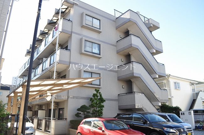 建物外観　4階建てマンションです