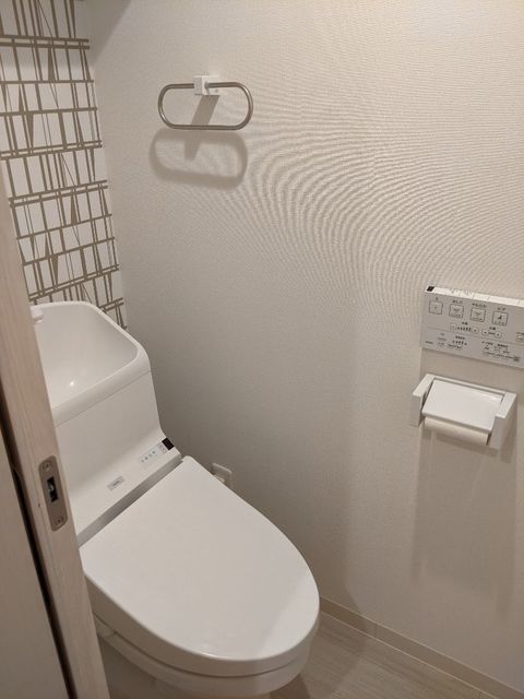 トイレ　【トイレ】同物件別部屋