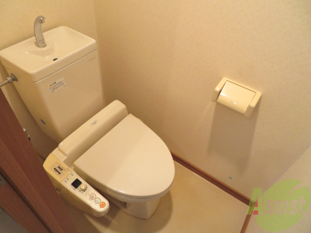 トイレ　人気のウォシュレットつきのトイレです。快適ですよ。